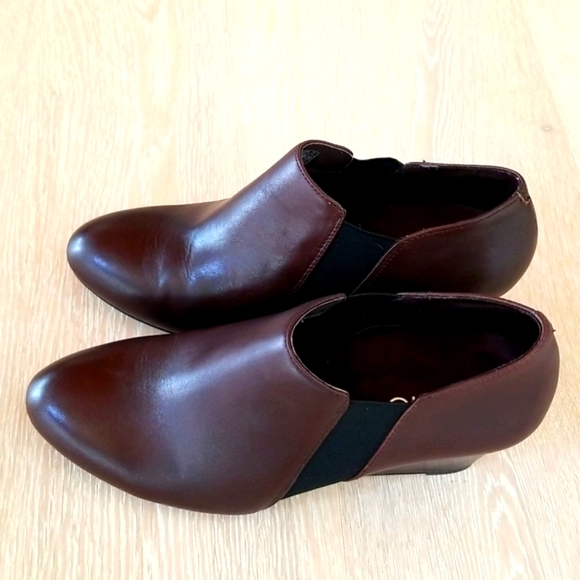 Vionic Shoes - Vionic Stanton Round Toes Slip On Wedge Booties